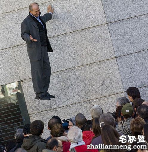 神奇的人体漂浮令人看得目不转睛！