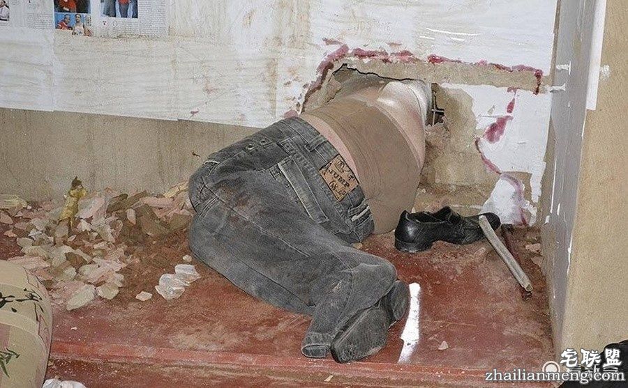 囚犯也要减肥啊 不然越狱的时候会卡肚子！