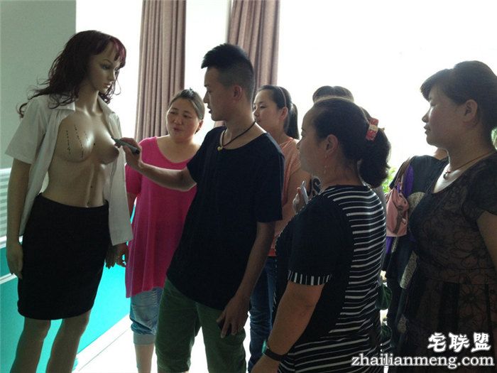 80后小伙当职业催乳师 真人催乳过程曝光