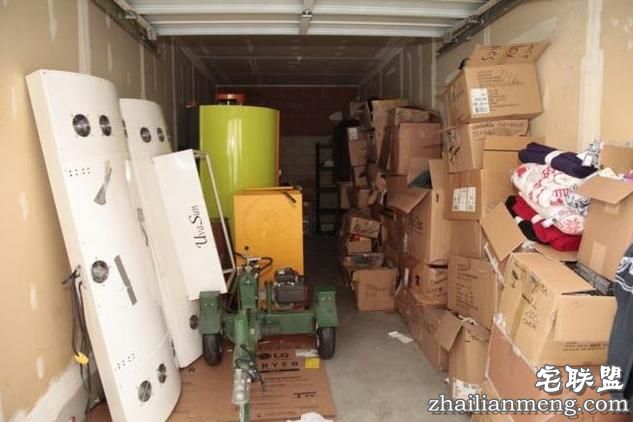 警察抓住传奇大盗后搜查其住所，推开门进去现场所有人被惊呆了！