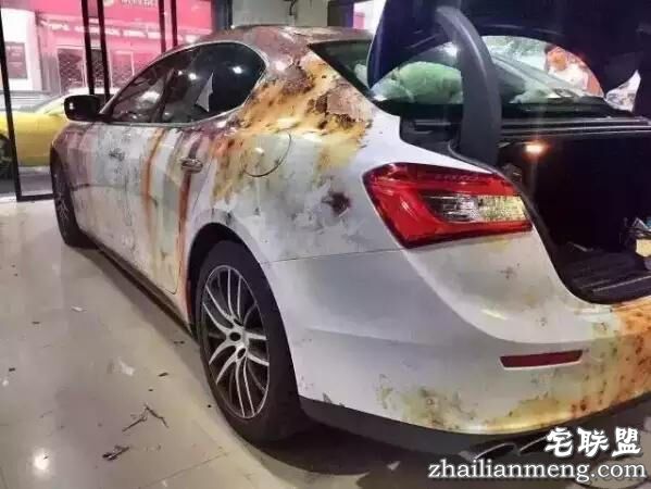 男子400万买的豪车总被朋友借 于是贴了这个膜