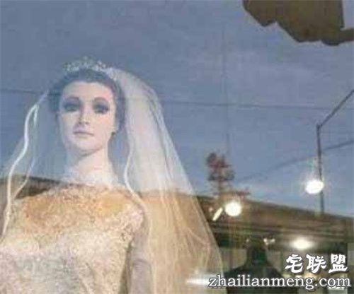 神秘鬼娃新娘:揭墨西哥婚纱店的干尸模特 令人毛骨悚然！