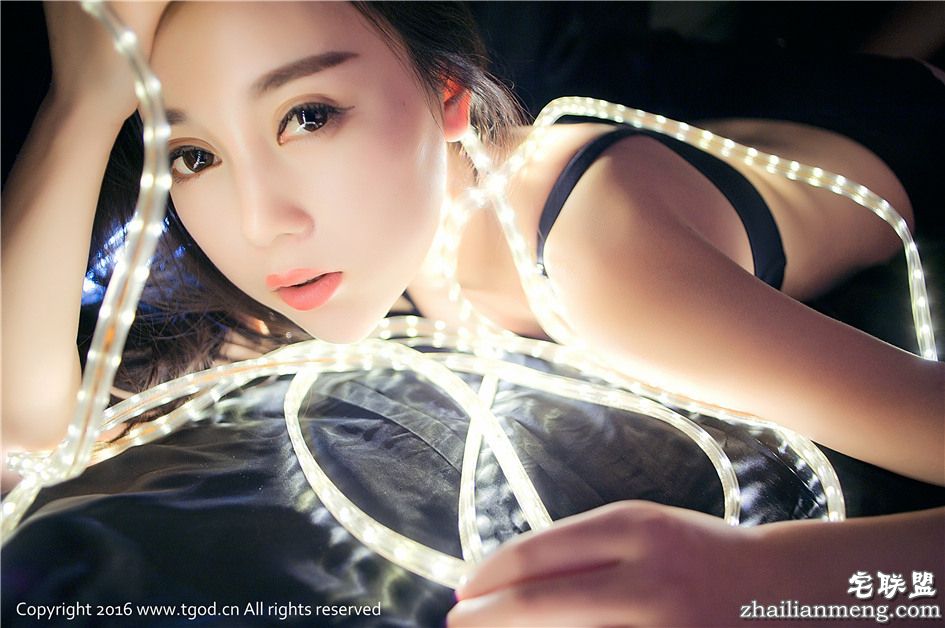 [推女神] 足球宝贝赵小米Kitty深沟诱惑高清美女大图 第306期第5张