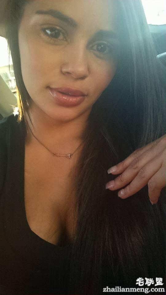 女罪犯入狱照迷人微笑超美，男囚犯直呼“监狱小宝贝”！