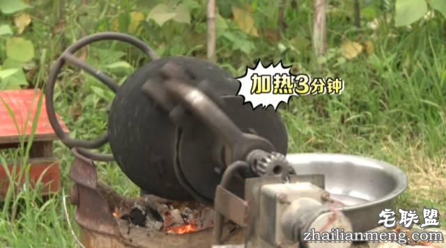 天啦噜！居然有人用爆米花的大炮筒爆小龙虾，看到结果我惊呆了