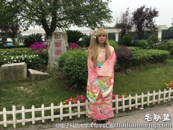 毕业照没女生咋行