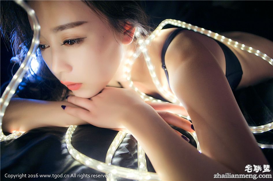 [推女神] 足球宝贝赵小米Kitty深沟诱惑高清美女大图 第306期第6张