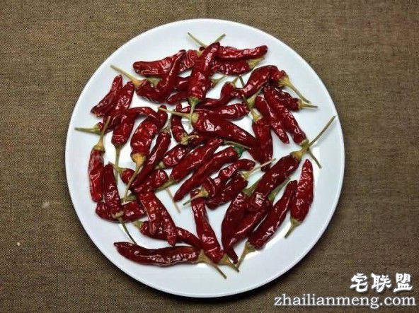 逆天了！万万没想到这些盘中餐居然是木头雕刻的