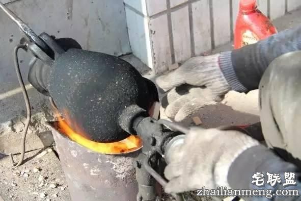 天啦噜！居然有人用爆米花的大炮筒爆小龙虾，看到结果我惊呆了