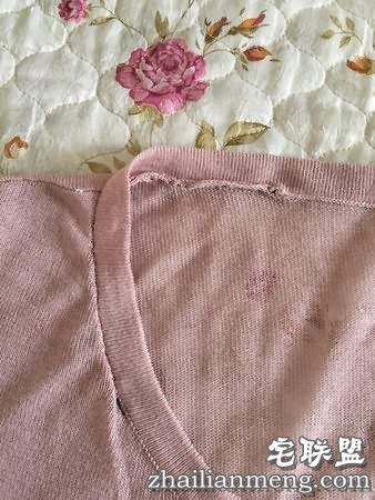 真是亲爹！女儿新买的露肩上衣老爸以为烂了直接给缝上了