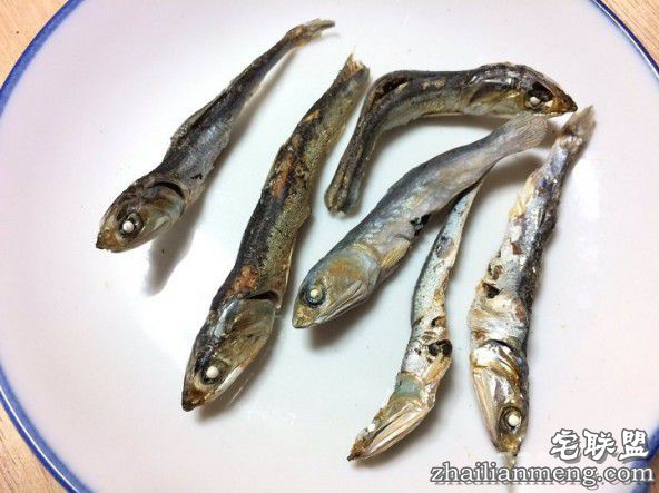 逆天了！万万没想到这些盘中餐居然是木头雕刻的