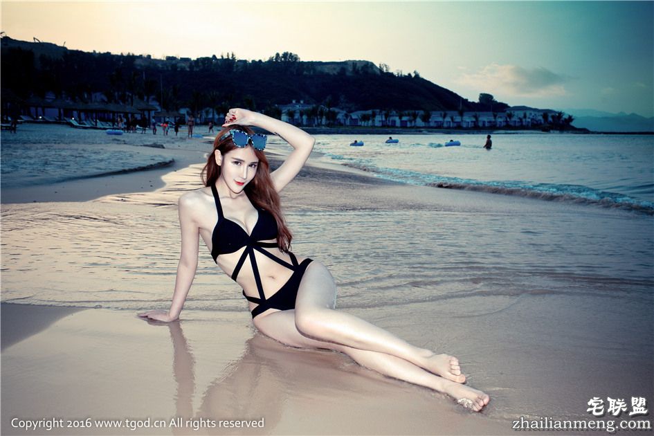 [推<a href=https://www.zhailm.com/e/tags/?tagname=%E5%A5%B3%E7%A5%9E target=_blank class=infotextkey>女神</a>] 阳光<a href=https://www.zhailm.com/e/tags/?tagname=%E7%BE%8E%E5%A5%B3 target=_blank class=infotextkey>美女</a>伍月yuer越南芽庄旅拍第四刊套图 第336期第1张