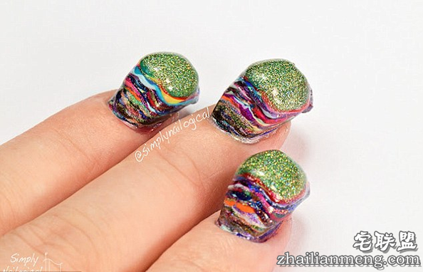 女子花12小时涂了116层指甲油 结果就变这样