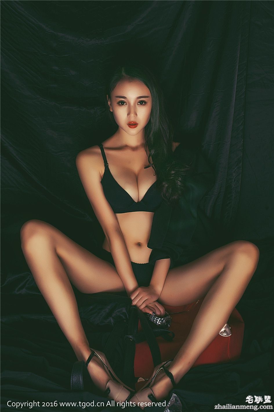 [推女神] 足球宝贝赵小米Kitty深沟诱惑高清美女大图 第306期第10张