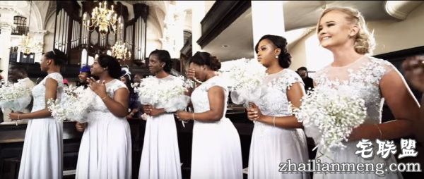 新娘太美了  新郎控制不住竟在婚礼上哭成泪人