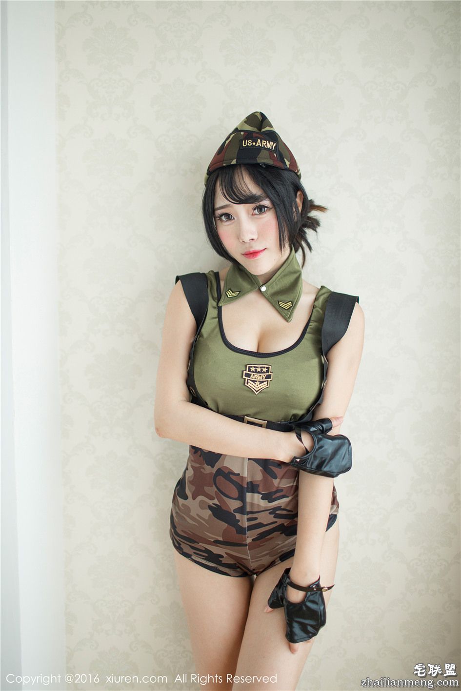 [秀人网] 紧身军装美女兜豆靓Youlina撩人姿势图片 第446期第7张