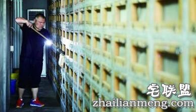 曾被五步蛇咬过的蛇王小伙竟养3万条蛇  蛇是否属肉食性动物？