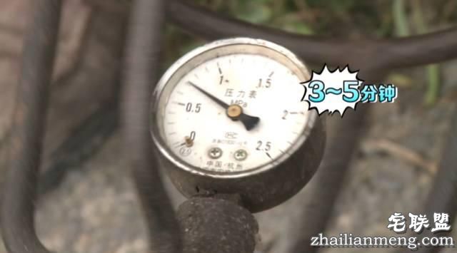 天啦噜！居然有人用爆米花的大炮筒爆小龙虾，看到结果我惊呆了