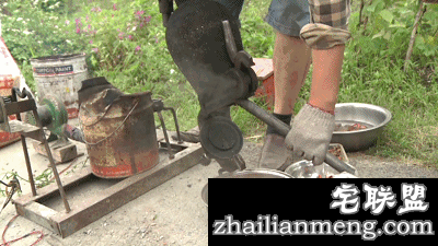 天啦噜！居然有人用爆米花的大炮筒爆小龙虾，看到结果我惊呆了