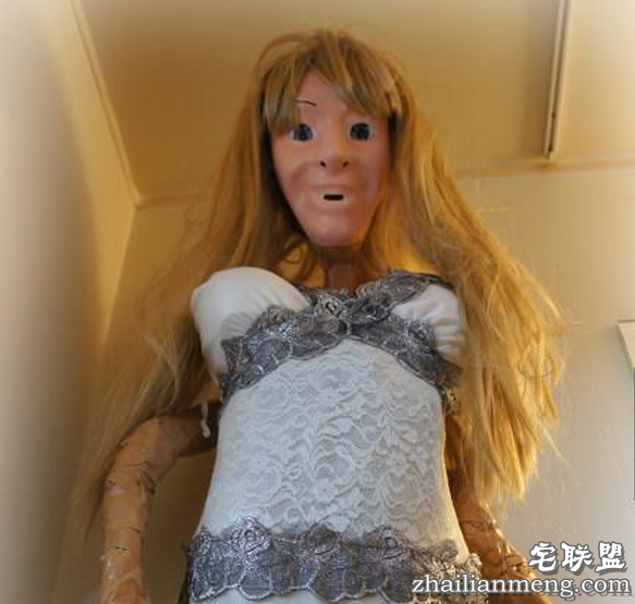 日本单身男很寂寞 将浴室莲蓬头改造成女朋友