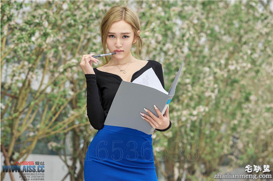 [爱丝] 养眼气质小秘书性感丝袜户外高清美女写真图片 第118期第14张