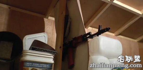 男子在院子里挖洞3年