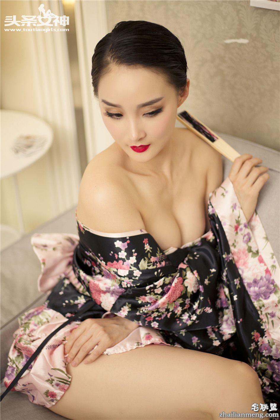 [头条女神] 风情万种的小姨子周营营风骚和服写真集 第022期第9张