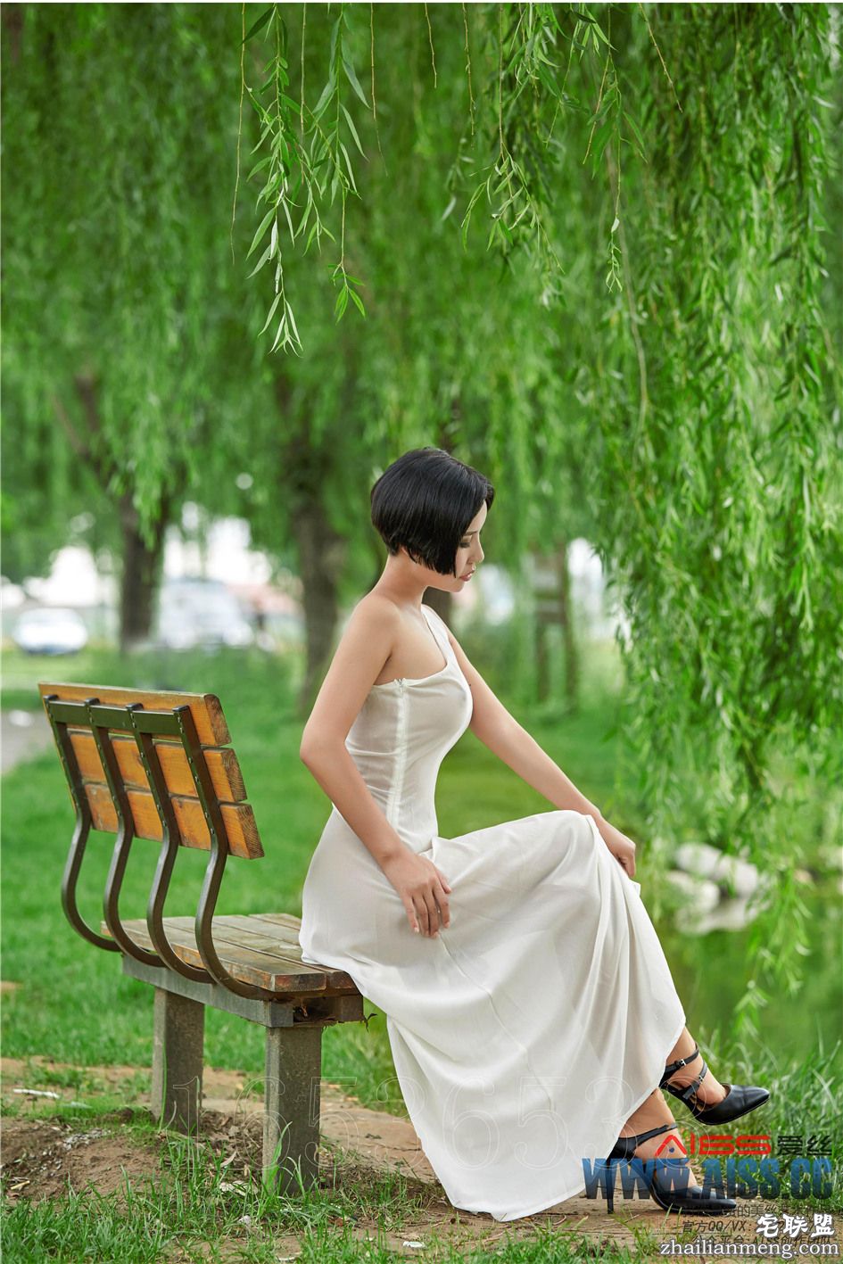 [爱丝] 美丝灵儿户外美乳高清丝袜人体摄影图片 第117期 第12张