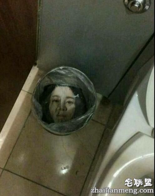 麦当劳上厕所看到一张苍白的脸差点吓尿！