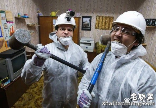 想减压来这里！想砸什么砸什么让你一次砸个够