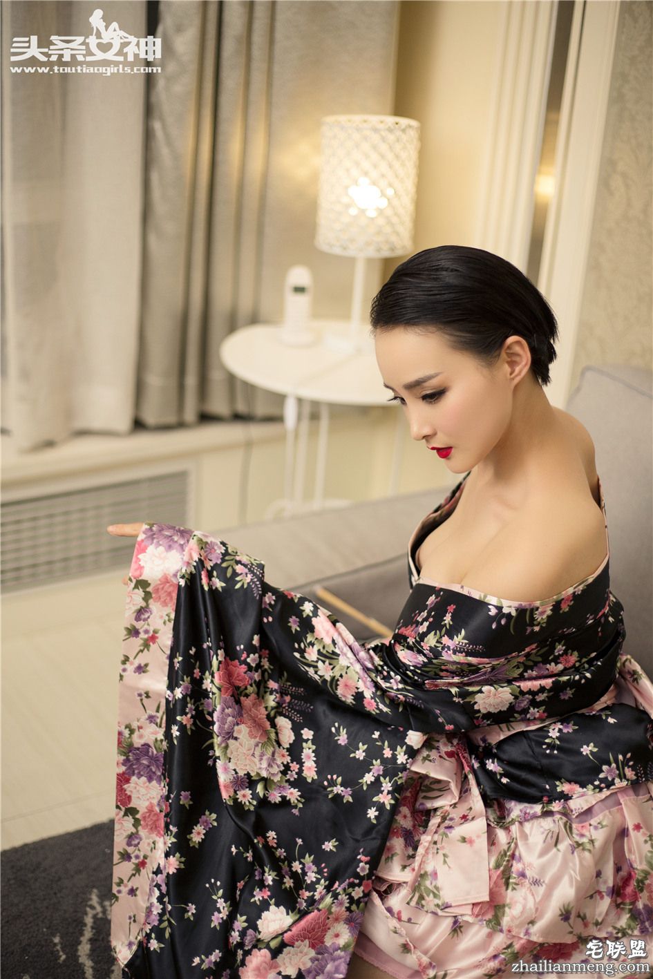 [头条女神] 风情万种的小姨子周营营风骚和服写真集 第022期第3张