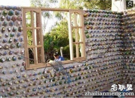 塑料衣服早out了