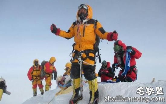 尴尬反转,印度首对登顶珠峰的夫妻,竟然是靠