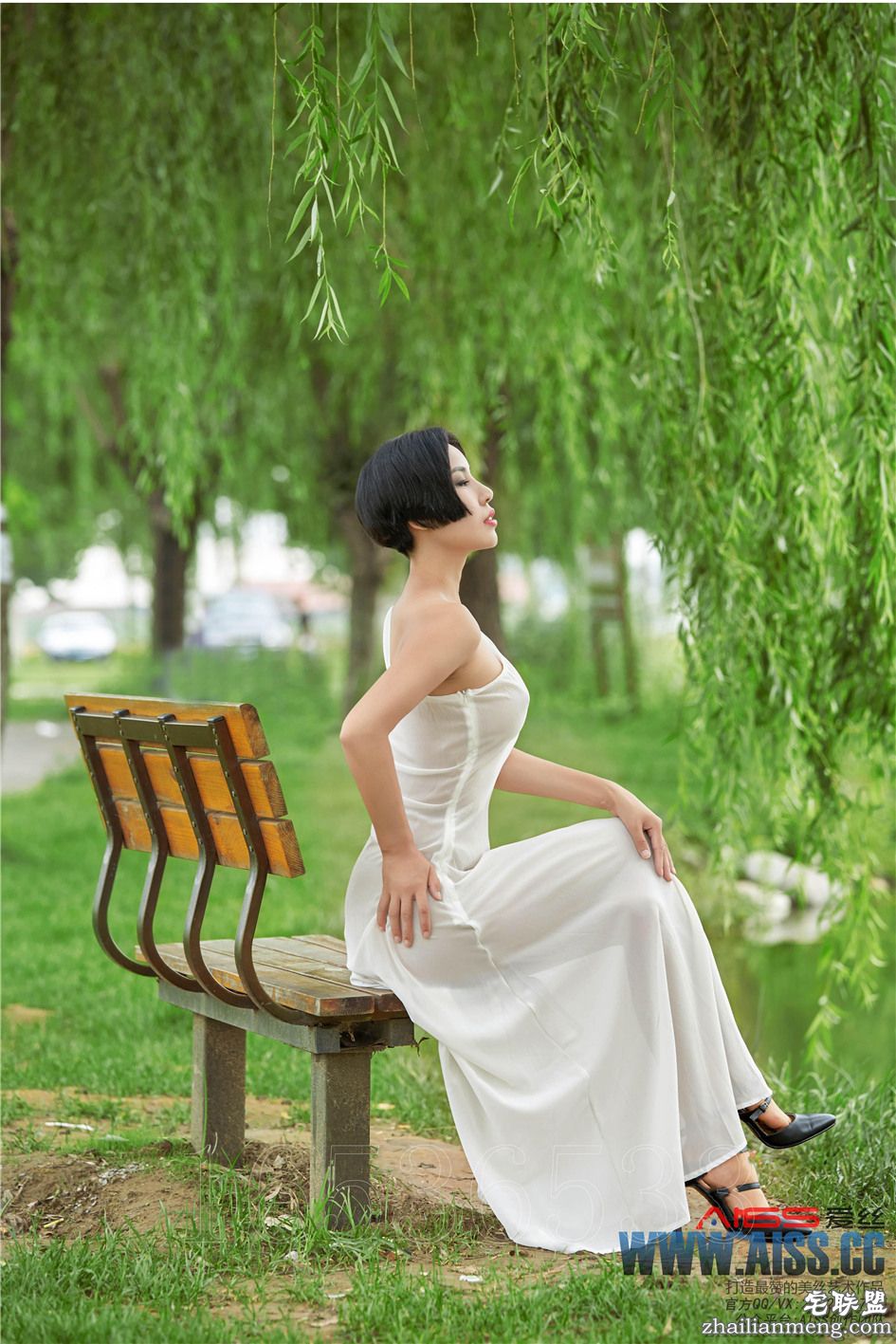 [爱丝] 美丝灵儿户外美乳高清丝袜人体摄影图片 第117期 第11张