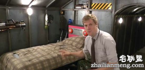 男子在院子里挖洞3年