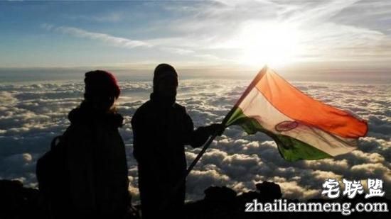 尴尬反转,印度首对登顶珠峰的夫妻,竟然是靠