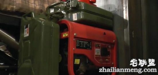 男子在院子里挖洞3年