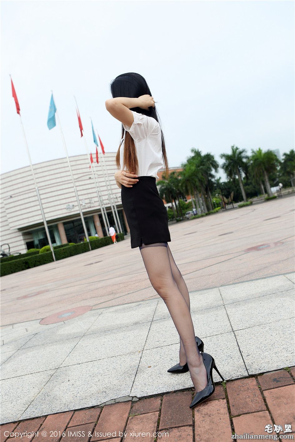 [爱蜜社] 制服<a href=https://www.zhailm.com/e/tags/?tagname=%E4%B8%9D%E8%A2%9C target=_blank class=infotextkey>丝袜</a><a href=https://www.zhailm.com/e/tags/?tagname=%E7%BE%8E%E5%A5%B3 target=_blank class=infotextkey>美女</a>Winki丝姬OL装户外翘臀<a href=https://www.zhailm.com/e/tags/?tagname=%E8%AF%B1%E6%83%91 target=_blank class=infotextkey>诱惑</a> VOL.098第1张