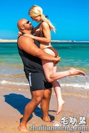 “欧洲最强男人”生活中却是超爱护肤和美甲