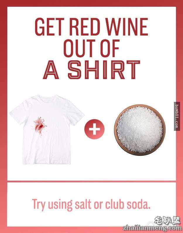 她把透明指甲油擦在衣服上看起来很怪，但是大家接着都马上拿出一瓶跟着做起来！