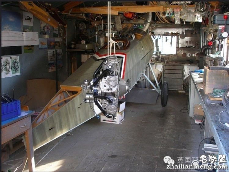 自己造架飞机，每天开飞机上班...这哥们的生活，真的好酷