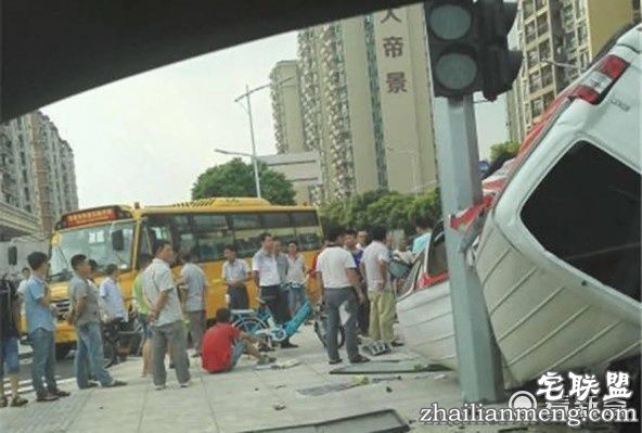 俩司机开车斗气