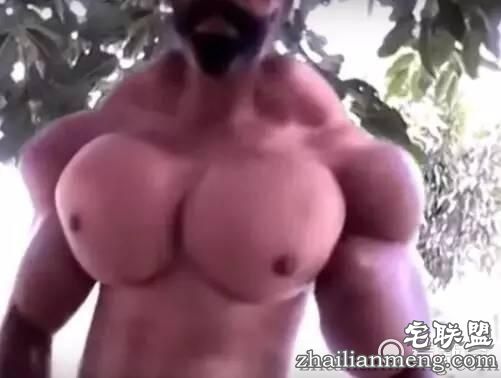 说出来你们可能不信，他的胸比好多妹纸的都要大！