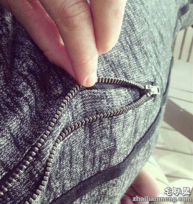 女生衣服上「假口袋」作用是什么？竟是为了…