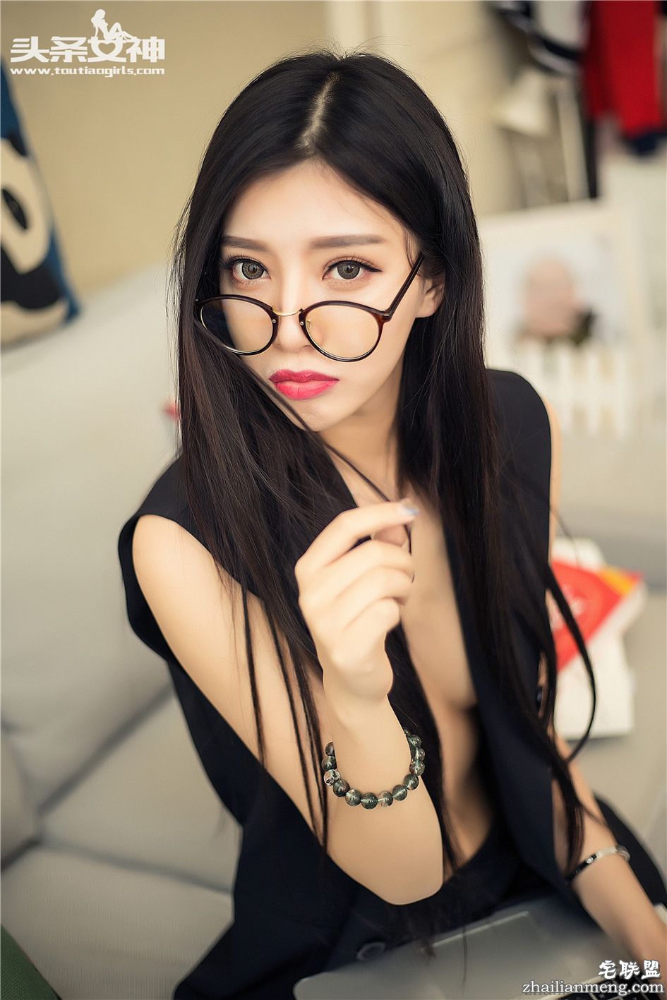 [头条女神] 长腿长发女秘书COCO黑丝极致诱惑 第033期第11张