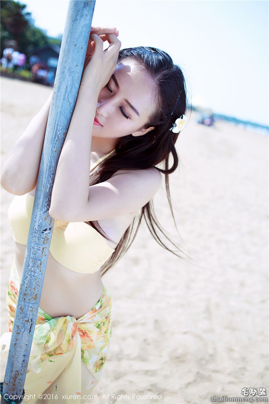 [秀人网] 蓝天碧海沙滩美女月音瞳雪白美乳写真摄影 第498期第10张