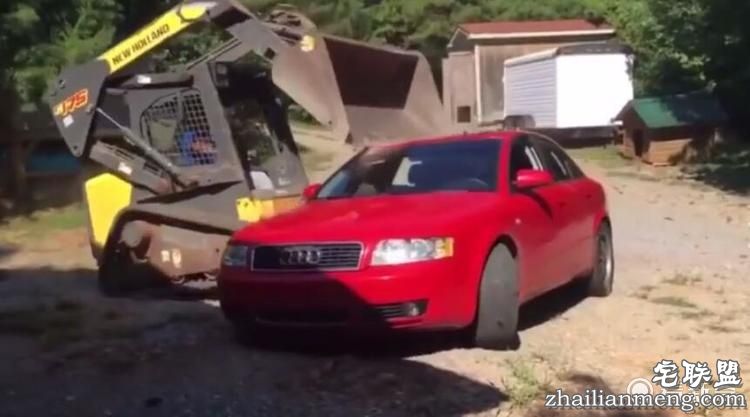 完全炸裂！抓到女儿在新买奥迪上「嗯嗯啊啊」~他竟使出毁灭性惩罚手段吓傻大家！