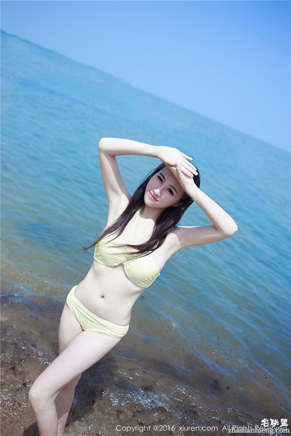 [秀人网] 蓝天碧海沙滩美女月音瞳雪白美乳写真摄影 第498期第5张