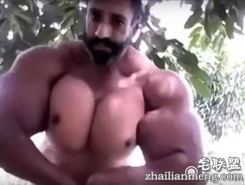 说出来你们可能不信，他的胸比好多妹纸的都要大！