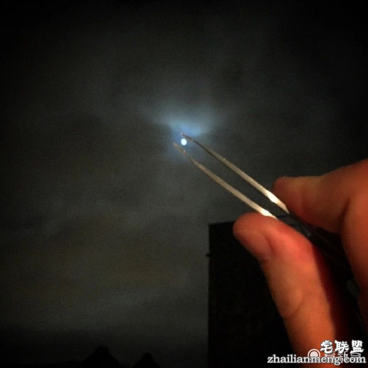 别人怎么就拍得那么好！艺术家用iphone拍出超屌超现实作品